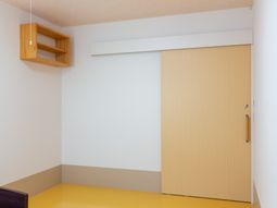 シンプルな壁と床の部屋