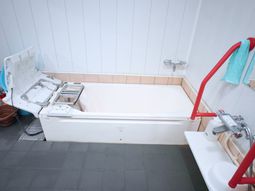 バリアフリーな浴室設備