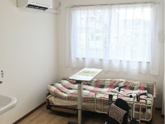シンプルな居室の設備