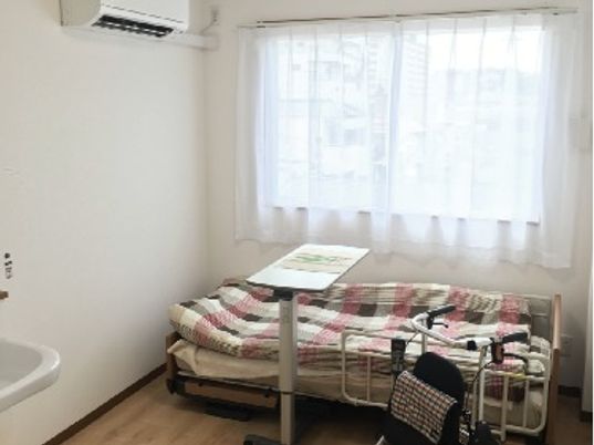 シンプルな居室の設備