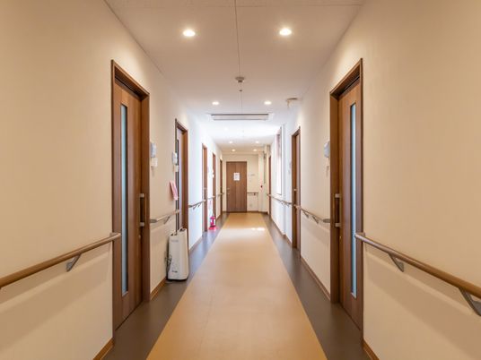 手すり付きの廊下