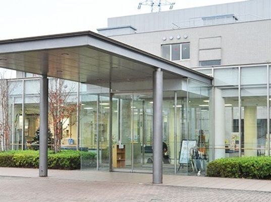 清潔な施設のエントランス