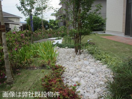 緑豊かな庭園風景