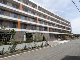 現代的な建物の外観
