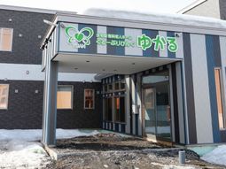 施設外観の入口エリア