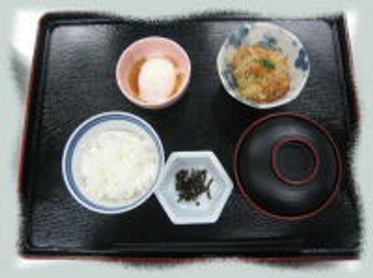 配膳された和食の一例