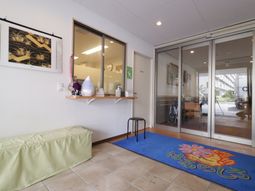 エントランスの明るい空間