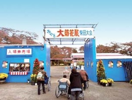 青い看板の入り口