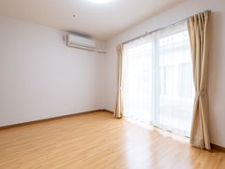 明るい居室の空間