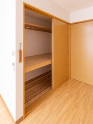 木製クローゼットの開閉部分