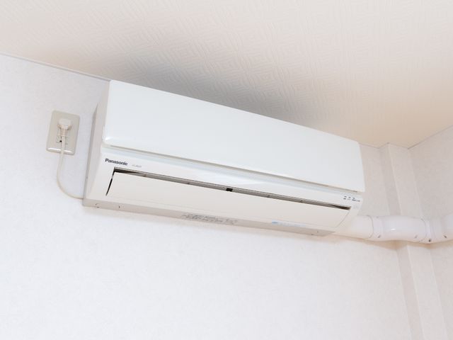 壁掛けエアコン設備 エアコン 各居室を快適に保つため、最新のエアコンが完備されております。快適な室温で日々の生活をサポートします。