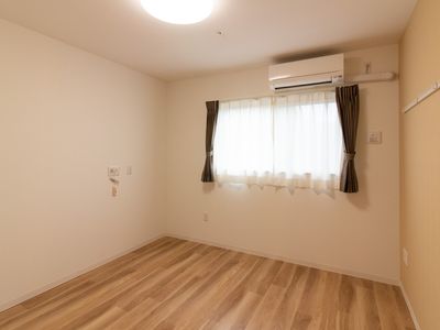 清潔なシンプル居室