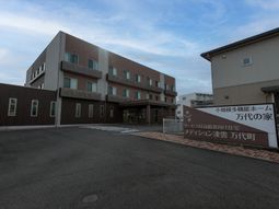 新しい建物のエントランス