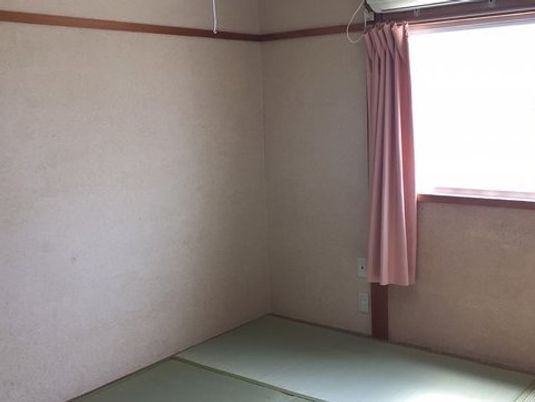 シンプルな洋室内観