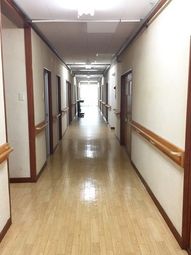 明るく清潔な廊下