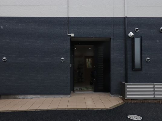 シンプルなエントランス