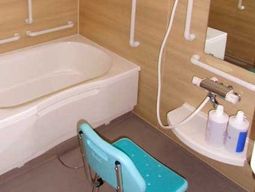 バリアフリーの浴室設備