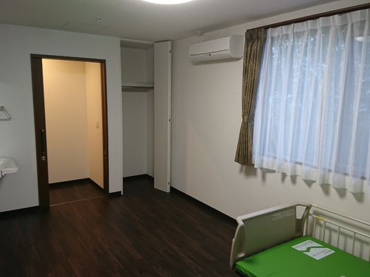 広々とした居室の一室