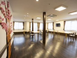 明るいラウンジ