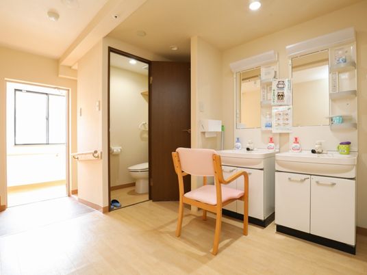 居室のトイレと洗面所