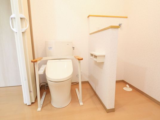 バリアフリー設計のトイレ