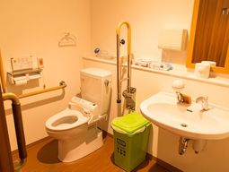 手すり付きトイレ空間