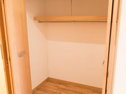 シンプルなクローゼット