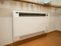 清潔な暖房器具のある空間