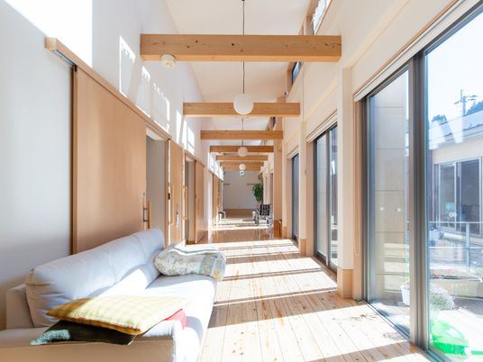 明るい廊下の一角