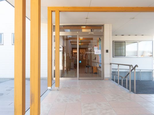 明るいエントランス風景