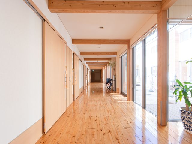 明るい廊下の一角