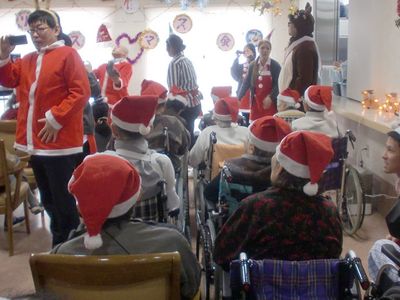 イベント中の笑顔あふれる居室