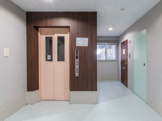 エレベーターのある廊下