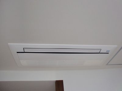 整備されたエアコンのある部屋
