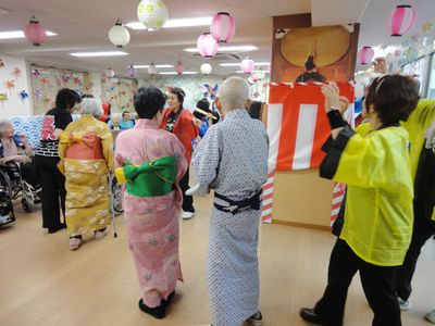 和やかなイベントのある施設