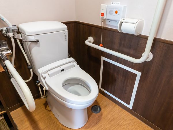 バリアフリーの設備が整ったトイレ