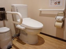 バリアフリー設計のトイレ