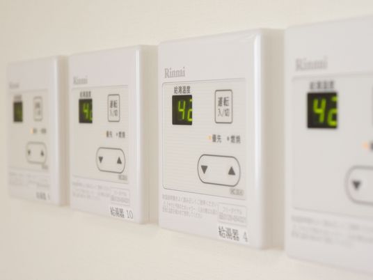 温度調節器の並び壁面