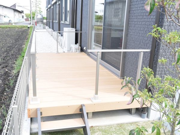 洗練されたデッキの外観