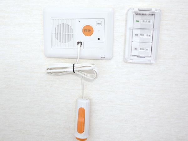 呼び出し装置の壁掛け