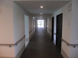 廊下の明るい空間