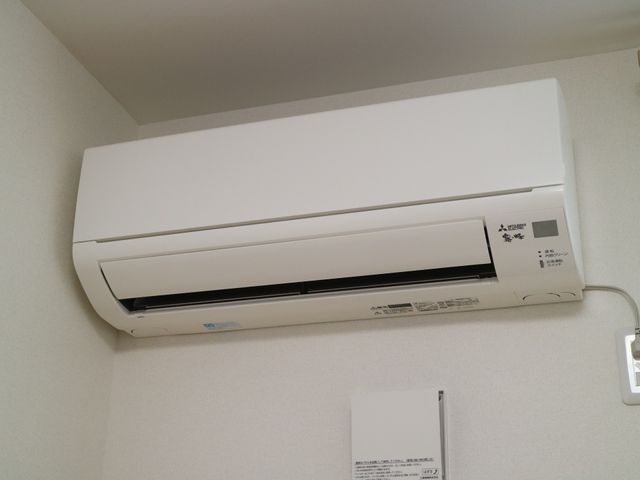 壁掛けのエアコン エアコン 適切な温度管理が可能なきれいな施設です。心地よい環境でお仕事ができる空間をご提供します。