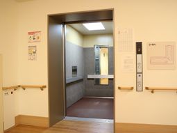 バリアフリーのエレベーター