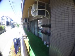日差しのバルコニー