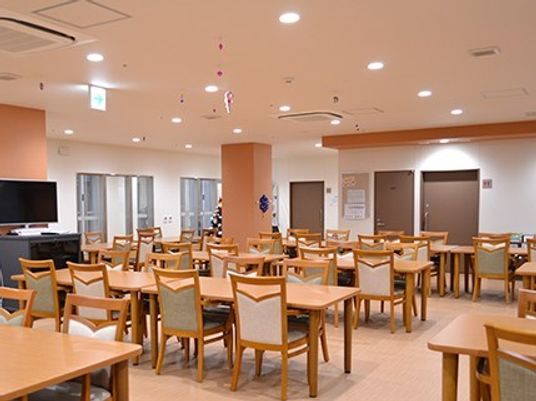 明るい食堂の様子