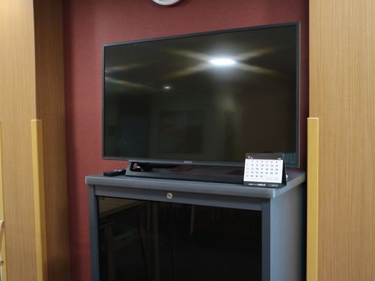 共有スペースの大型テレビ