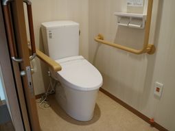 手すり付きトイレ空間