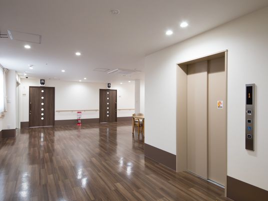 綺麗な廊下とエレベーター