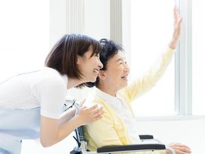 スタッフと利用者の和やかな様子