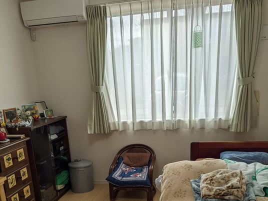 窓辺の居室  